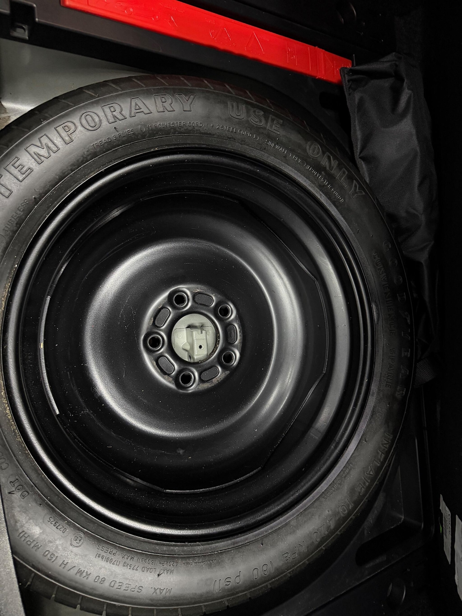 Used Volvo V40 2017 for sale - 78058960: Photo 33