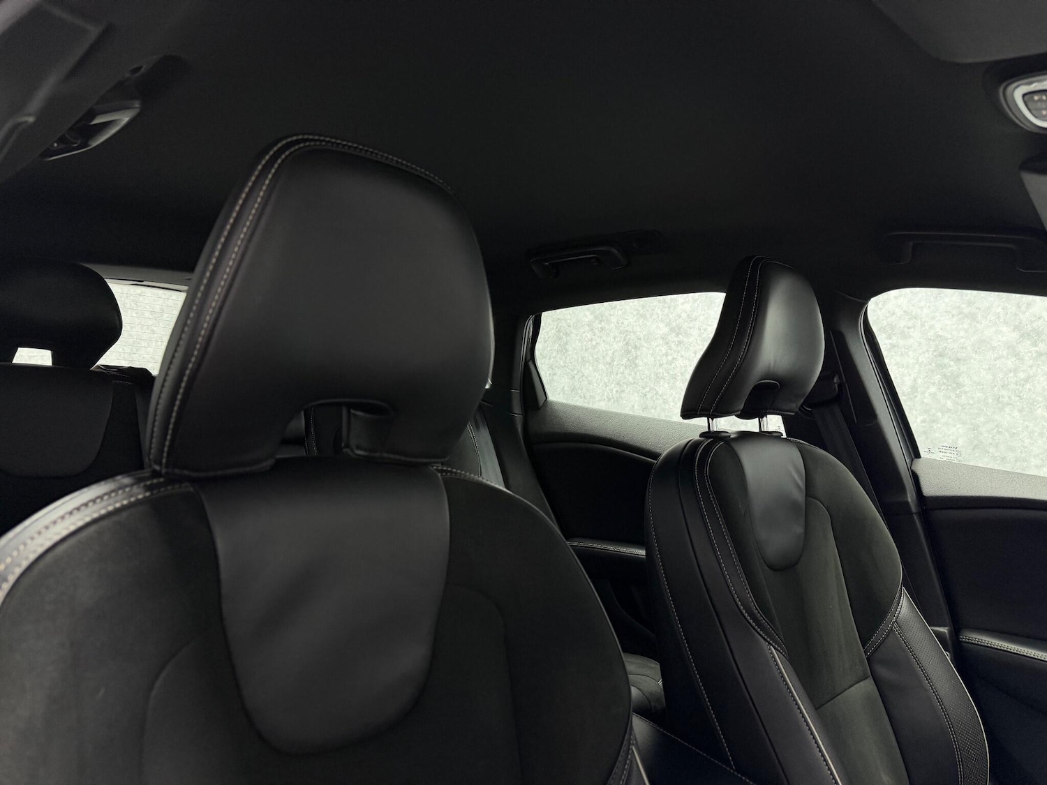 Used Volvo V40 2017 for sale - 78058960: Photo 35