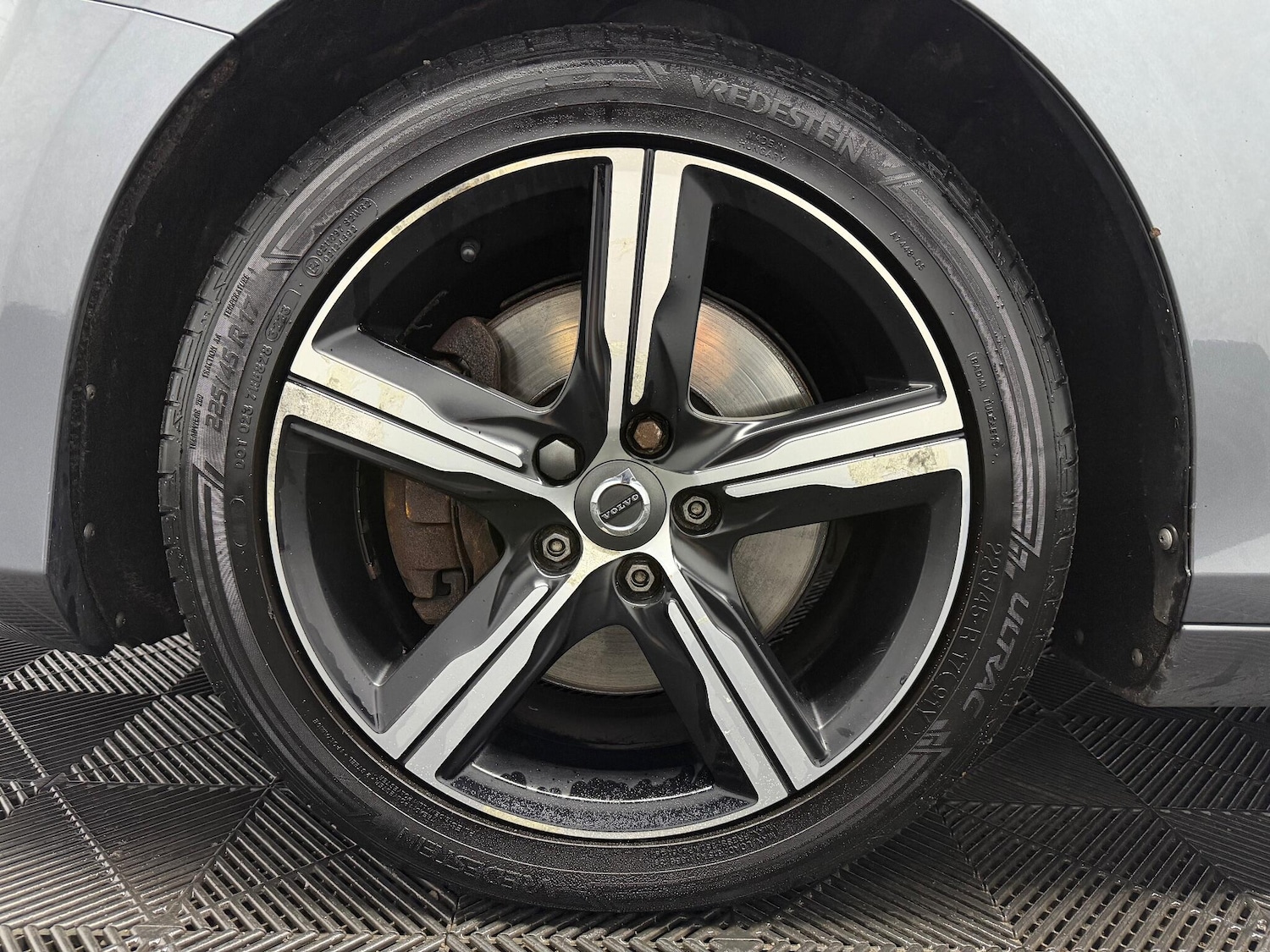 Used Volvo V40 2017 for sale - 78058960: Photo 38