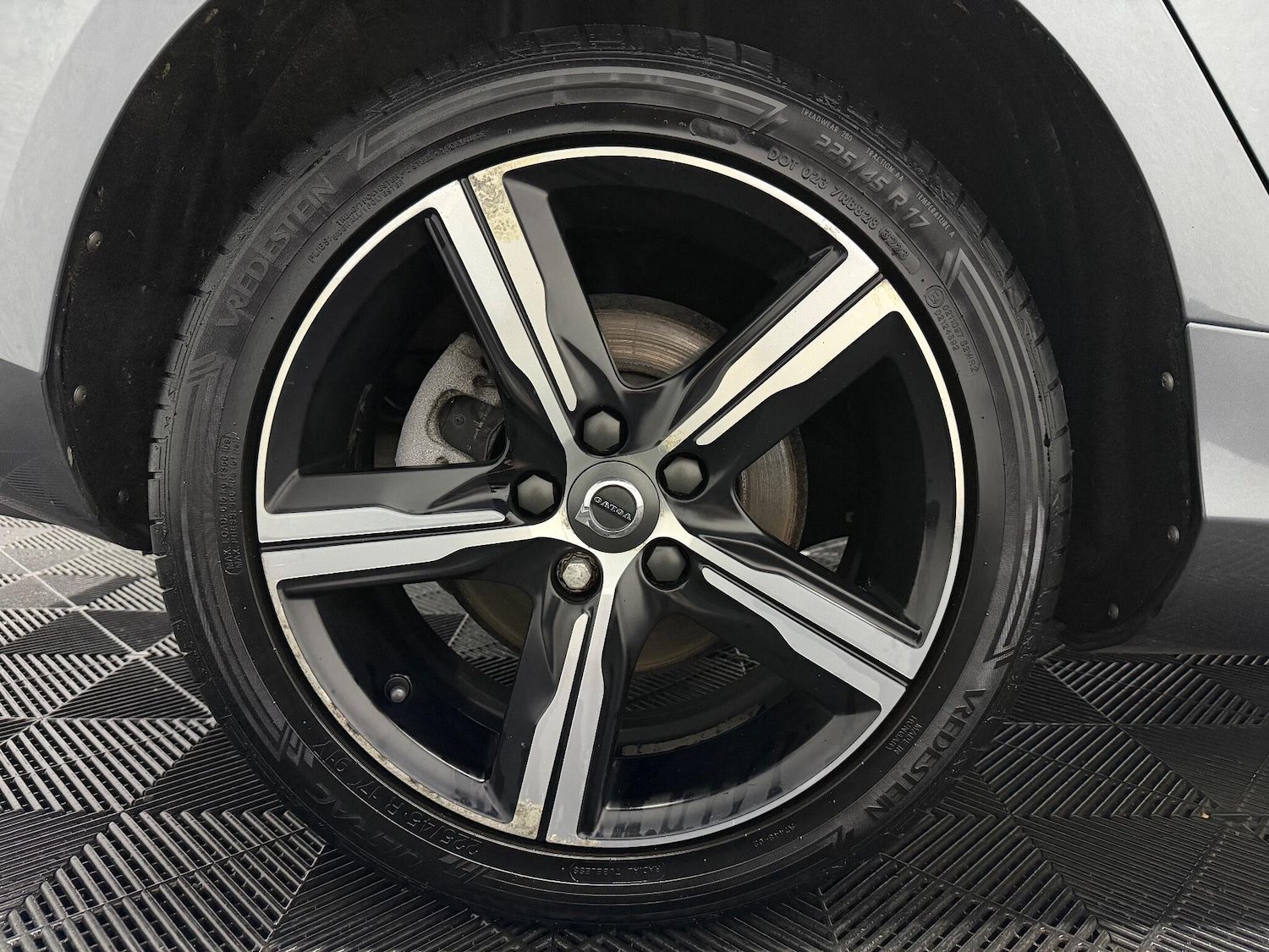 Used Volvo V40 2017 for sale - 78058960: Photo 40