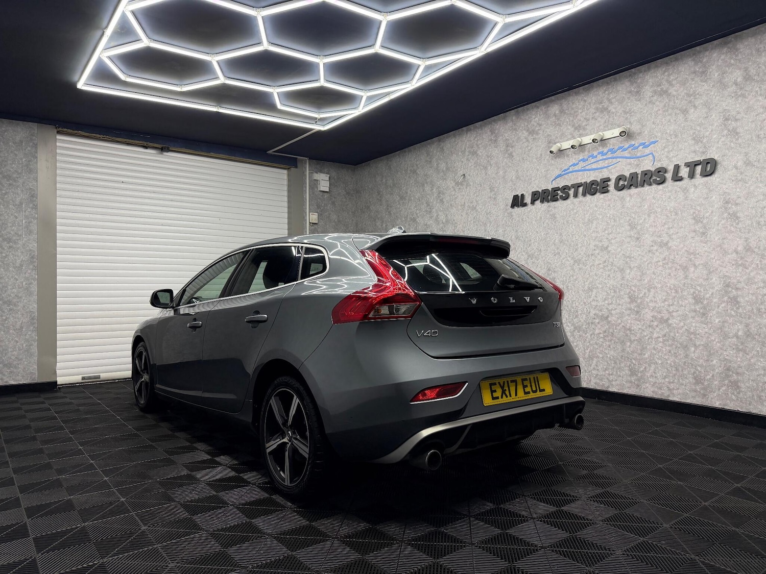 Used Volvo V40 2017 for sale - 78058960: Photo 6