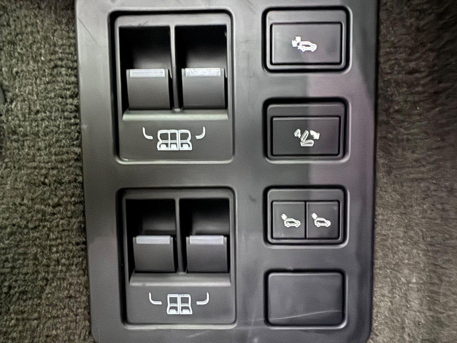 Used Land Rover Discovery 2017 for sale - 75756189: Photo 30