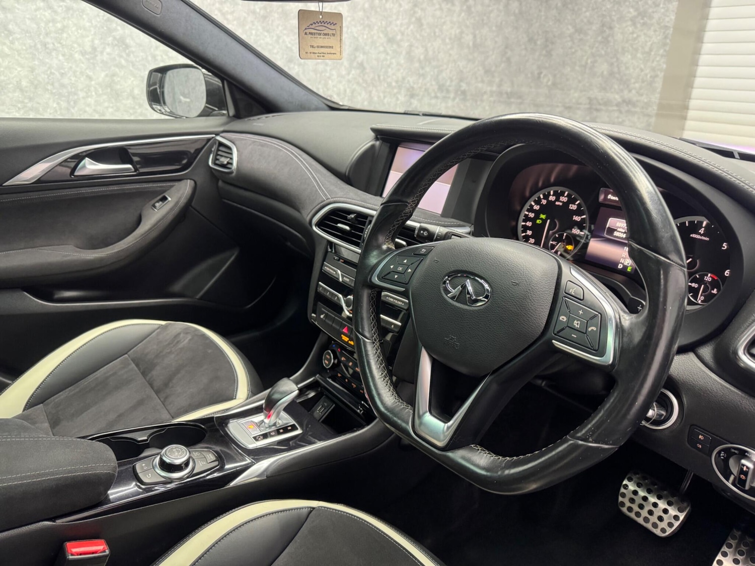 Used Infiniti Q30 2017 for sale - 77255013: Photo 2