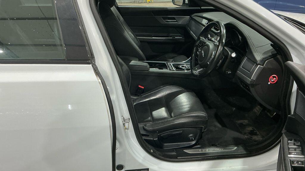 Used Jaguar XF 2016 for sale - 76657707: Photo 2