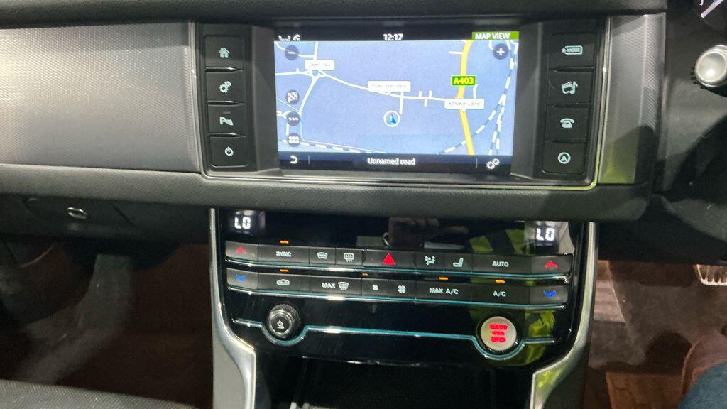 Used Jaguar XF 2016 for sale - 76657707: Photo 4