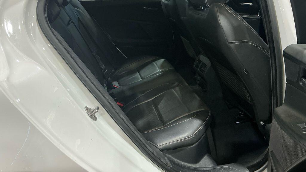 Used Jaguar XE 2015 for sale - 77710466: Photo 3