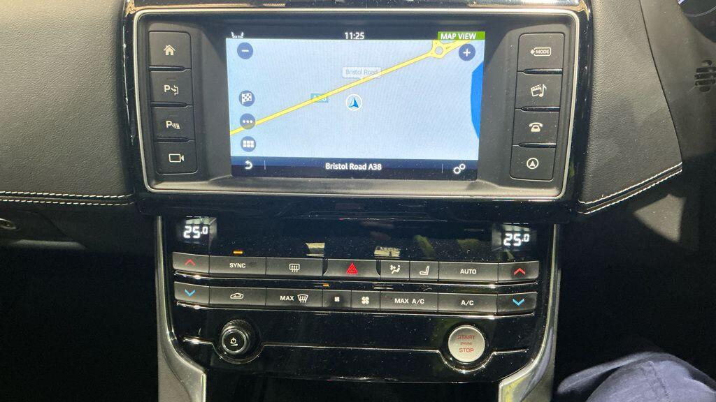 Used Jaguar XE 2015 for sale - 77710466: Photo 4