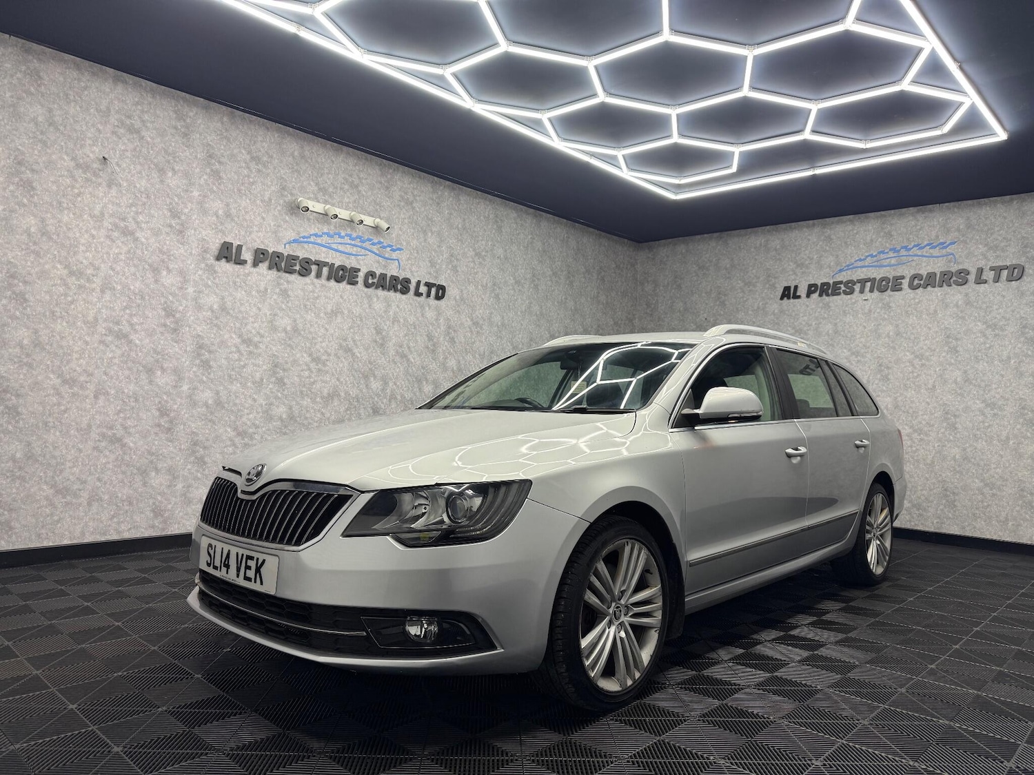 Used Skoda Superb 2014 for sale - 76189381: Photo 1