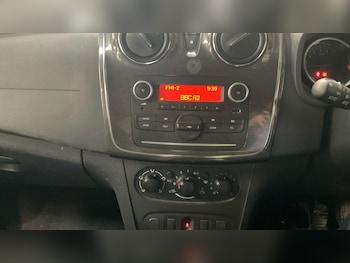 Used Dacia Sandero Stepway 2018 for sale - 76200927: Photo 4