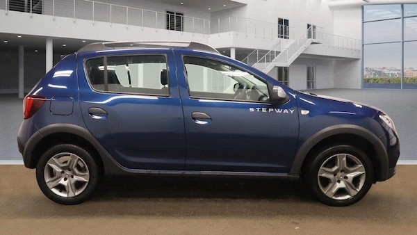 Used Dacia Sandero Stepway 2018 for sale - 76200927: Photo 8