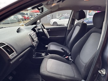 Used Hyundai i20 2014 for sale - 76349832: Photo