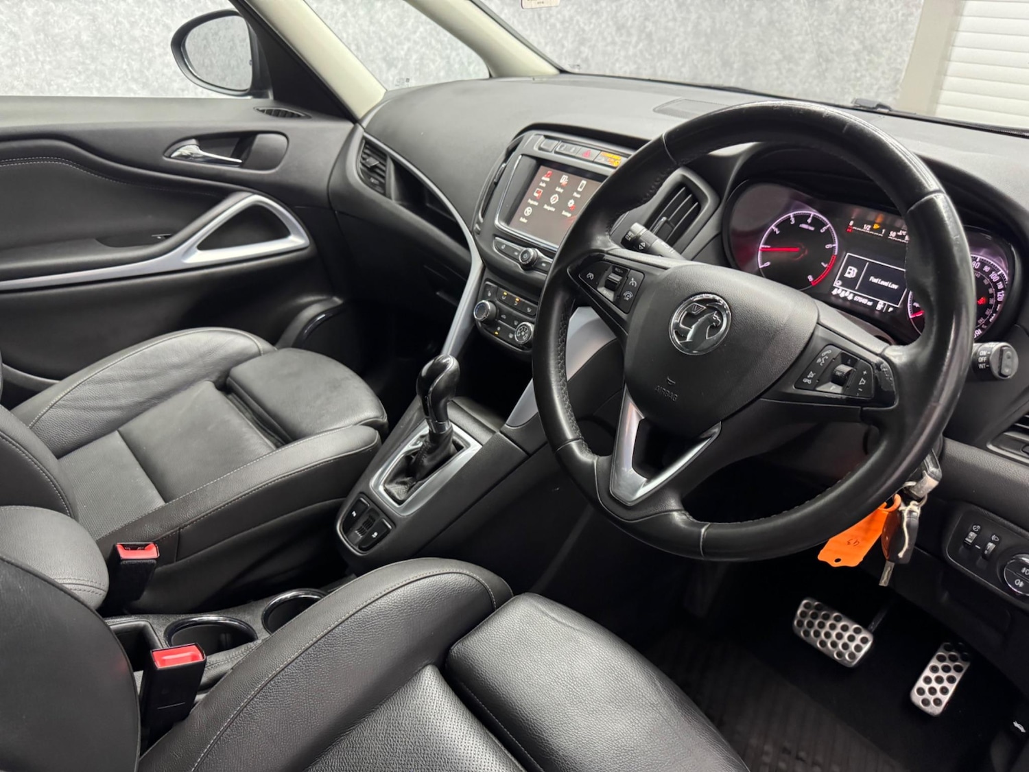 Used Vauxhall Zafira Tourer 2018 for sale - 76190058: Photo 2