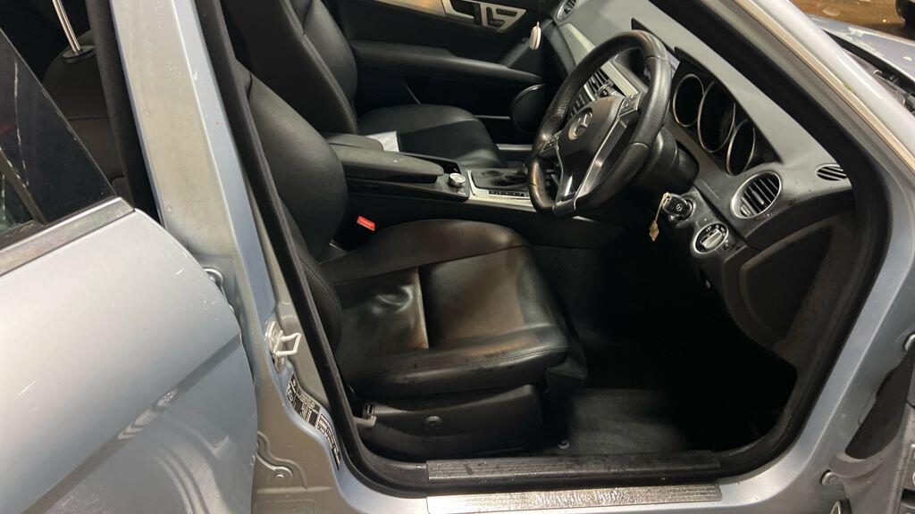 Used Mercedes-Benz C Class 2012 for sale - 77320962: Photo 2