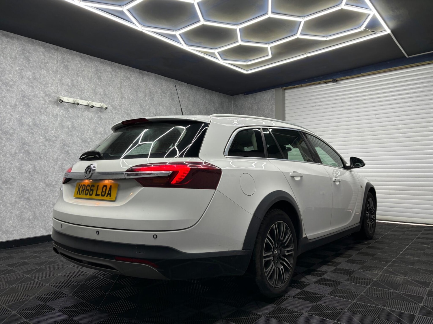 Used Vauxhall Insignia 2016 for sale - 77585845: Photo 8