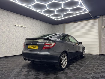 Used Mercedes-Benz C-Class 2007 for sale - 76024617: Photo