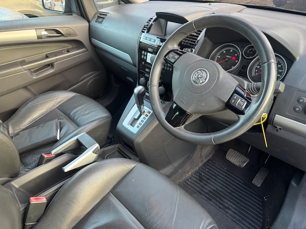 Used Vauxhall Zafira 2010 for sale - 76226427: Photo 2