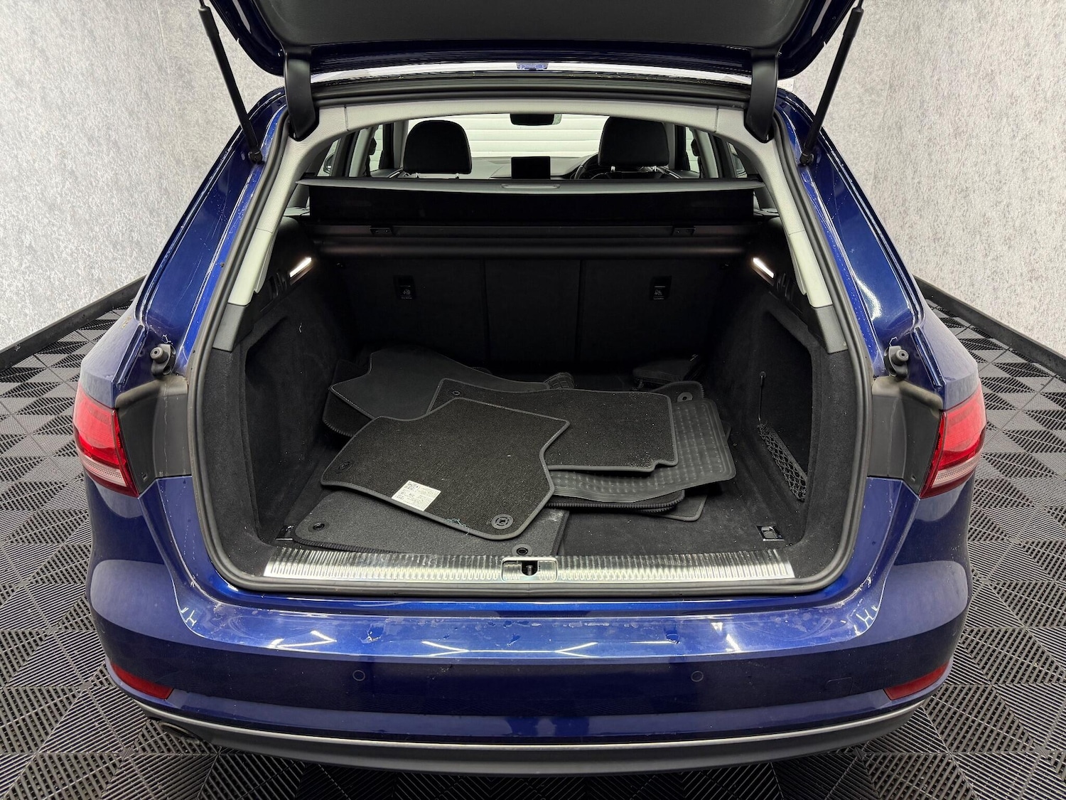 Used Audi A4 Avant 2017 for sale - 77091659: Photo 28