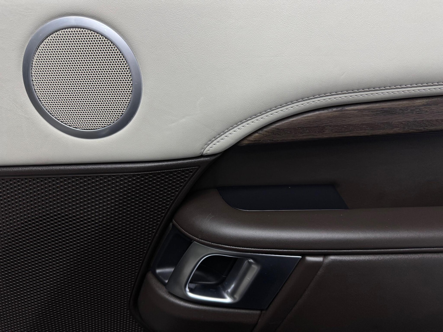 Used Land Rover Discovery 2017 for sale - 76440573: Photo 24