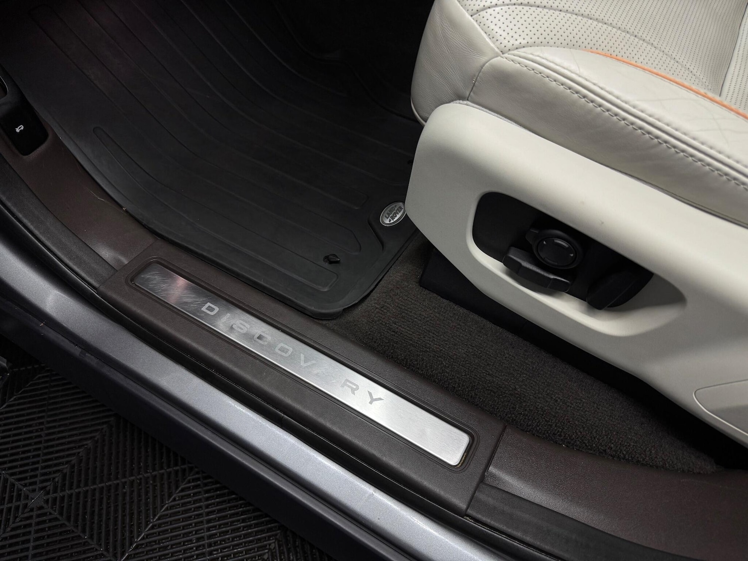 Used Land Rover Discovery 2017 for sale - 76440573: Photo 29