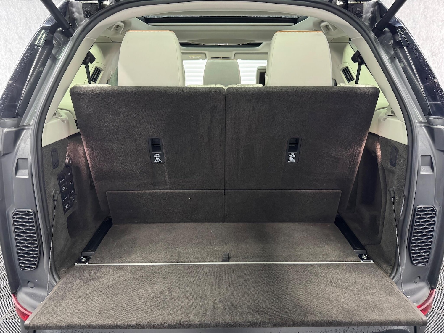 Used Land Rover Discovery 2017 for sale - 76440573: Photo 35