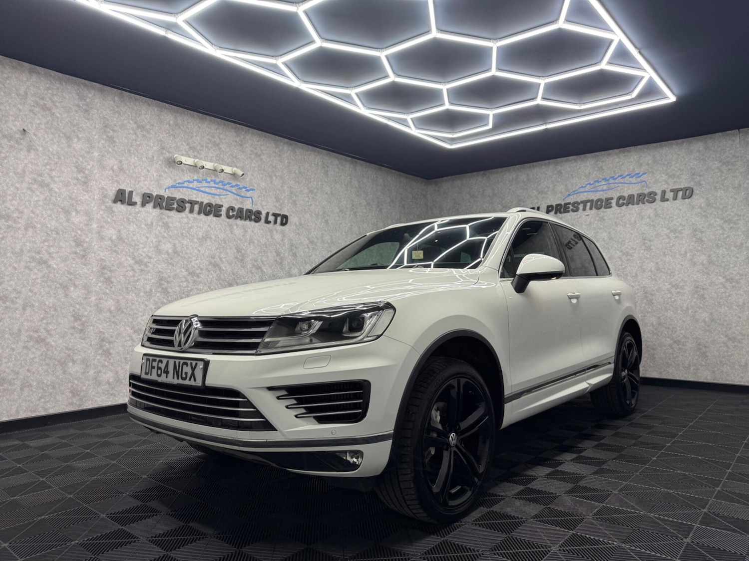 Used Volkswagen Touareg 2015 for sale - 76498929: Photo 1