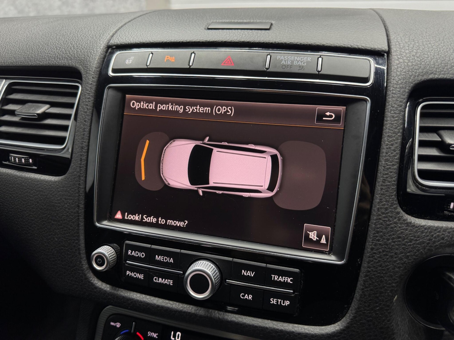 Used Volkswagen Touareg 2015 for sale - 76498929: Photo 15