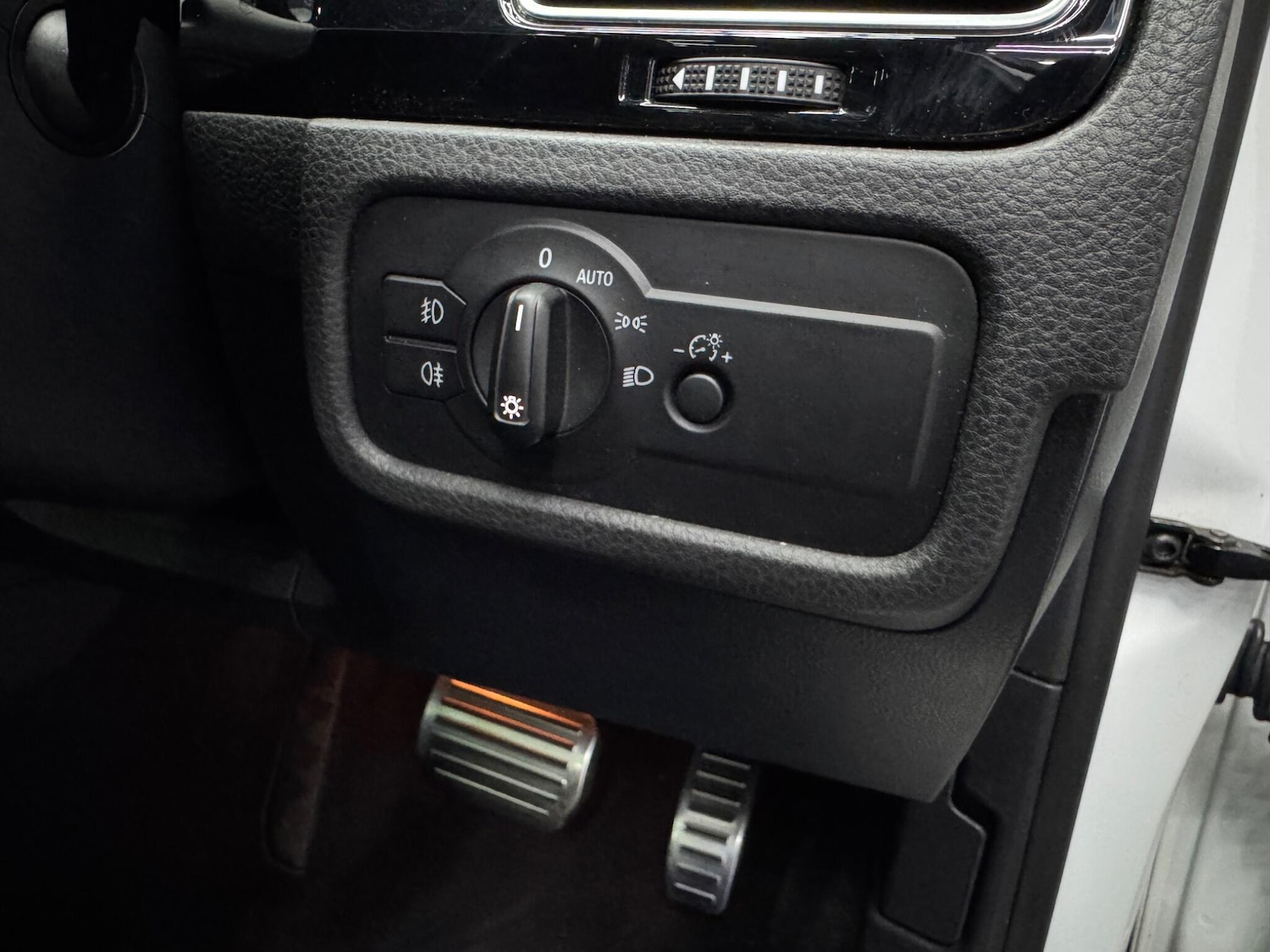 Used Volkswagen Touareg 2015 for sale - 76498929: Photo 23