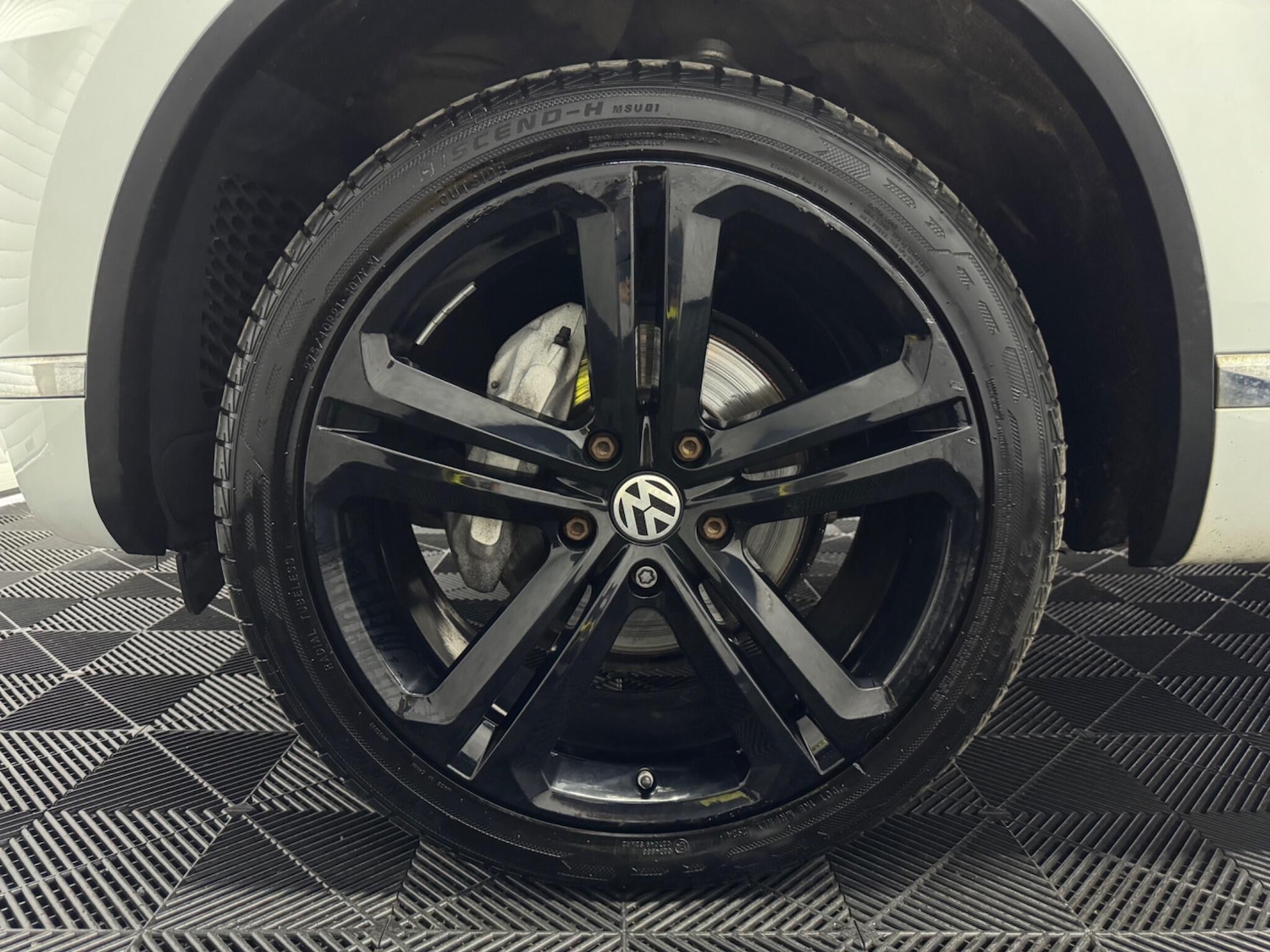 Used Volkswagen Touareg 2015 for sale - 76498929: Photo 25