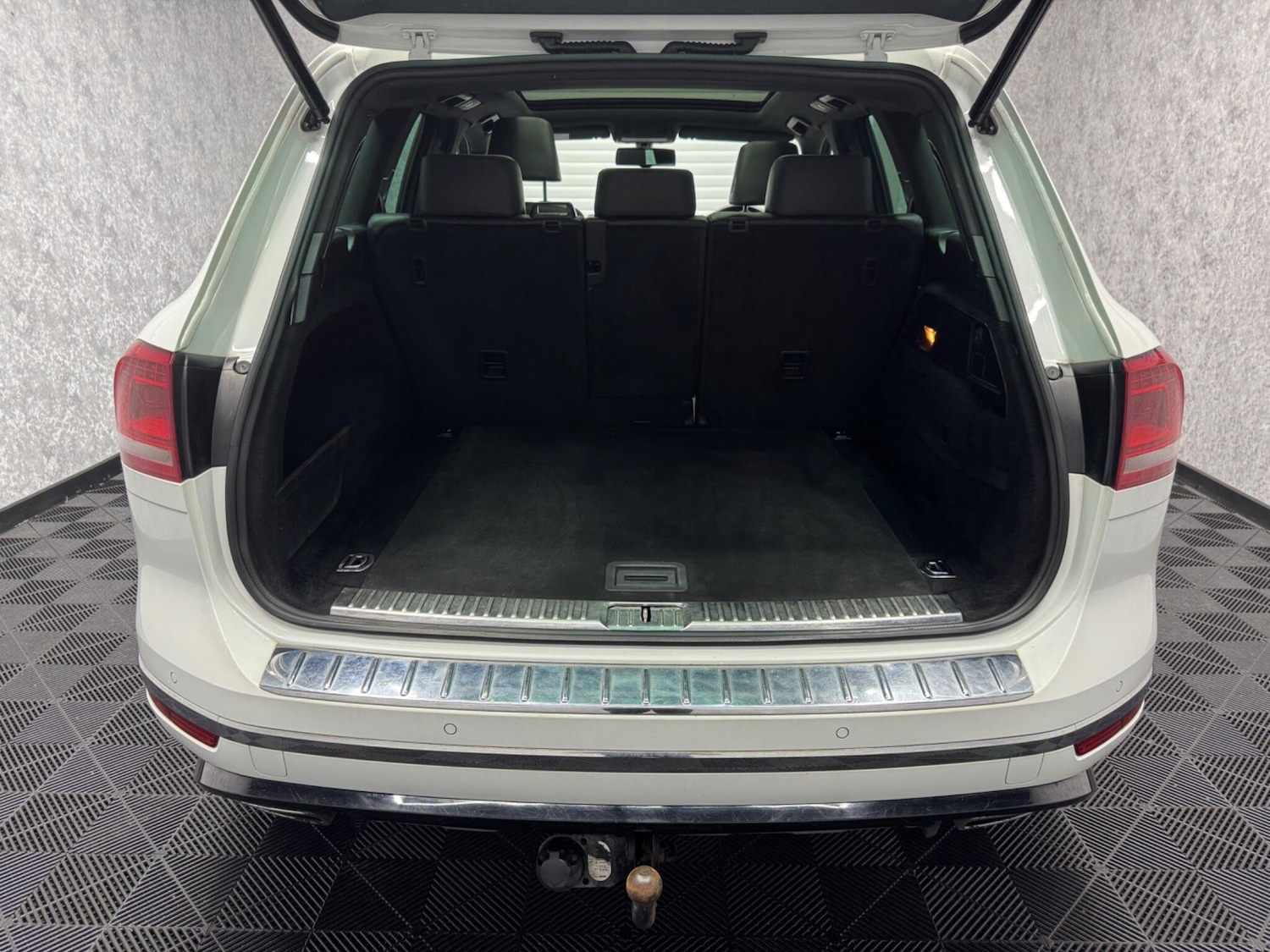 Used Volkswagen Touareg 2015 for sale - 76498929: Photo 27