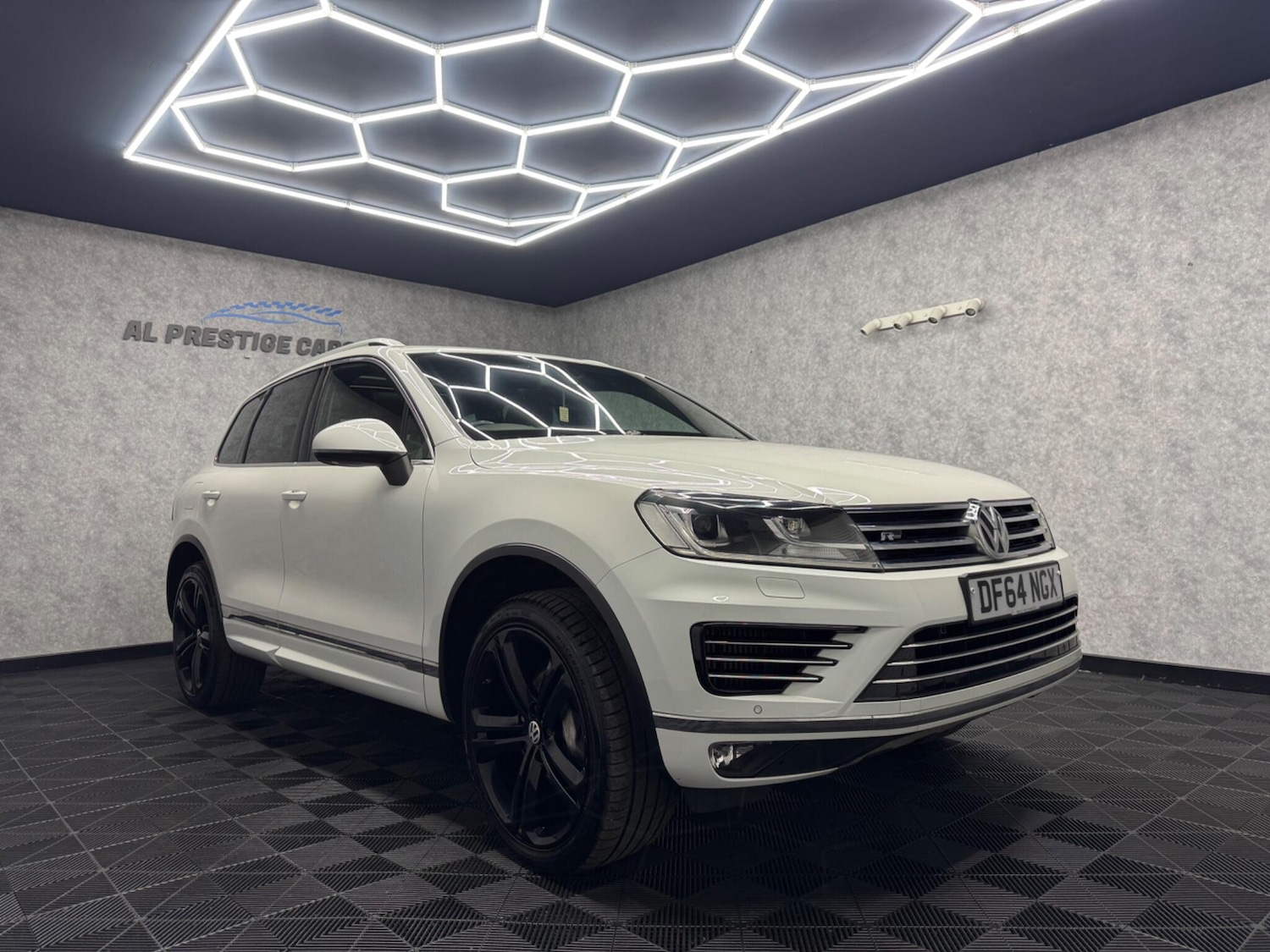 Used Volkswagen Touareg 2015 for sale - 76498929: Photo 28