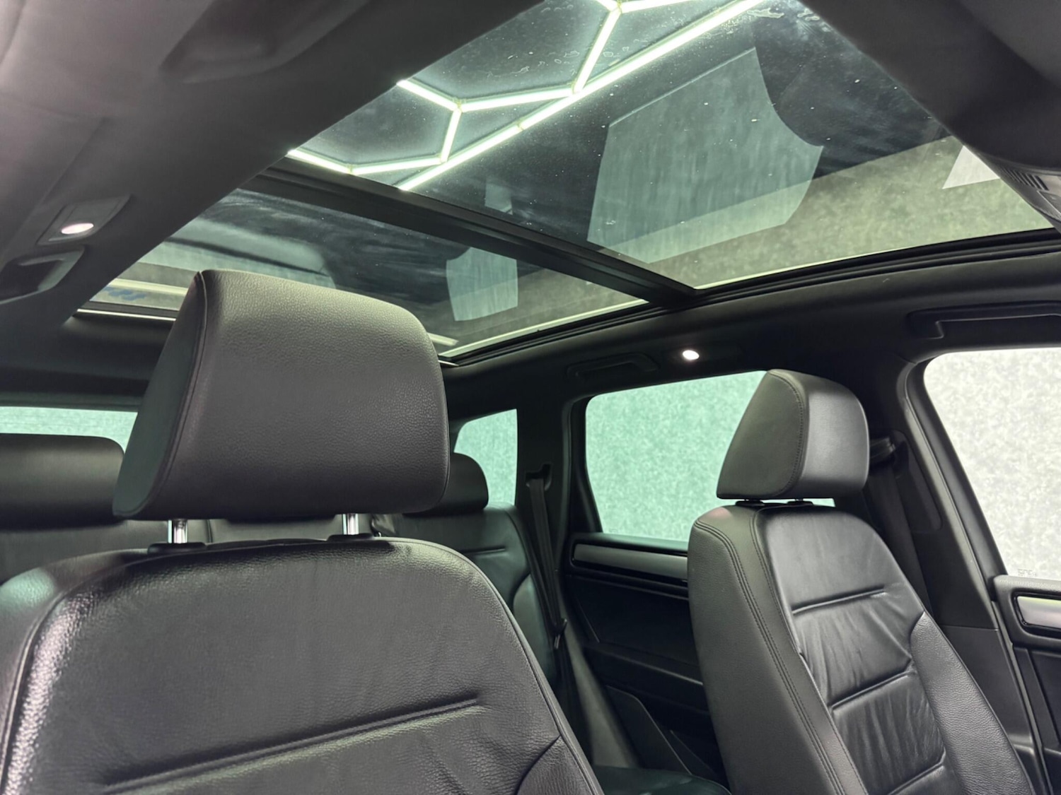 Used Volkswagen Touareg 2015 for sale - 76498929: Photo 4