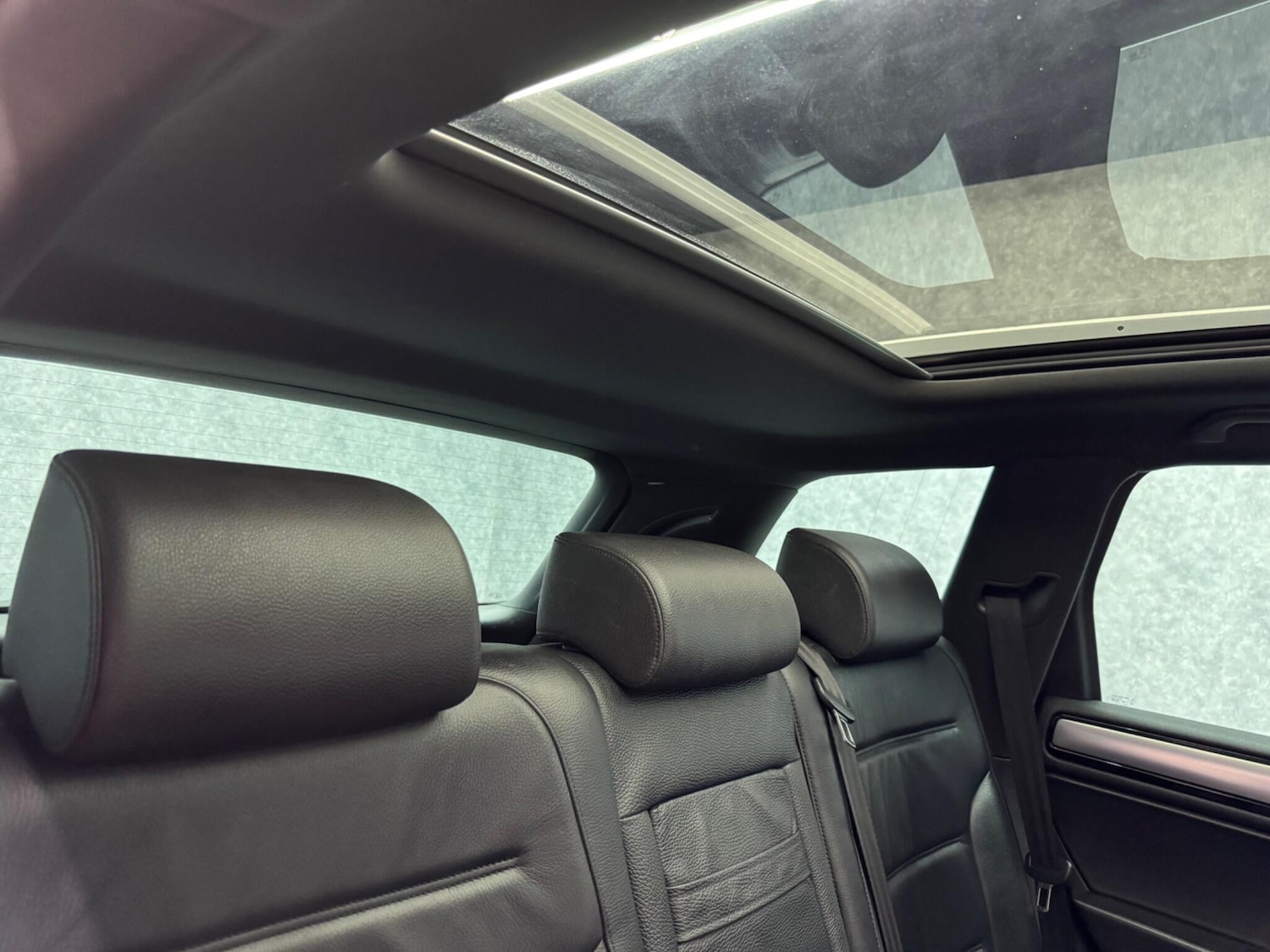 Used Volkswagen Touareg 2015 for sale - 76498929: Photo 8