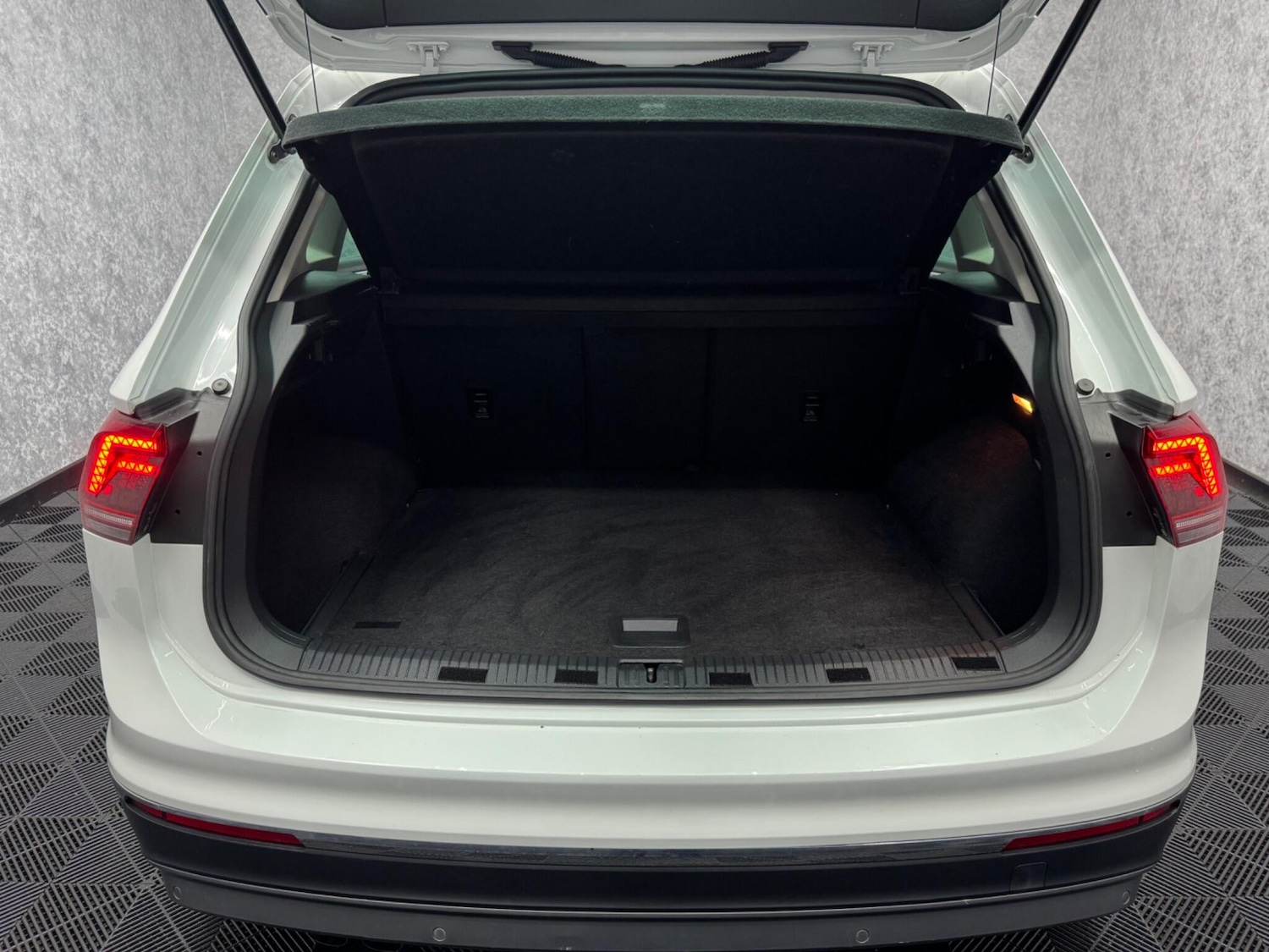 Used Volkswagen Tiguan 2016 for sale - 75740875: Photo 31