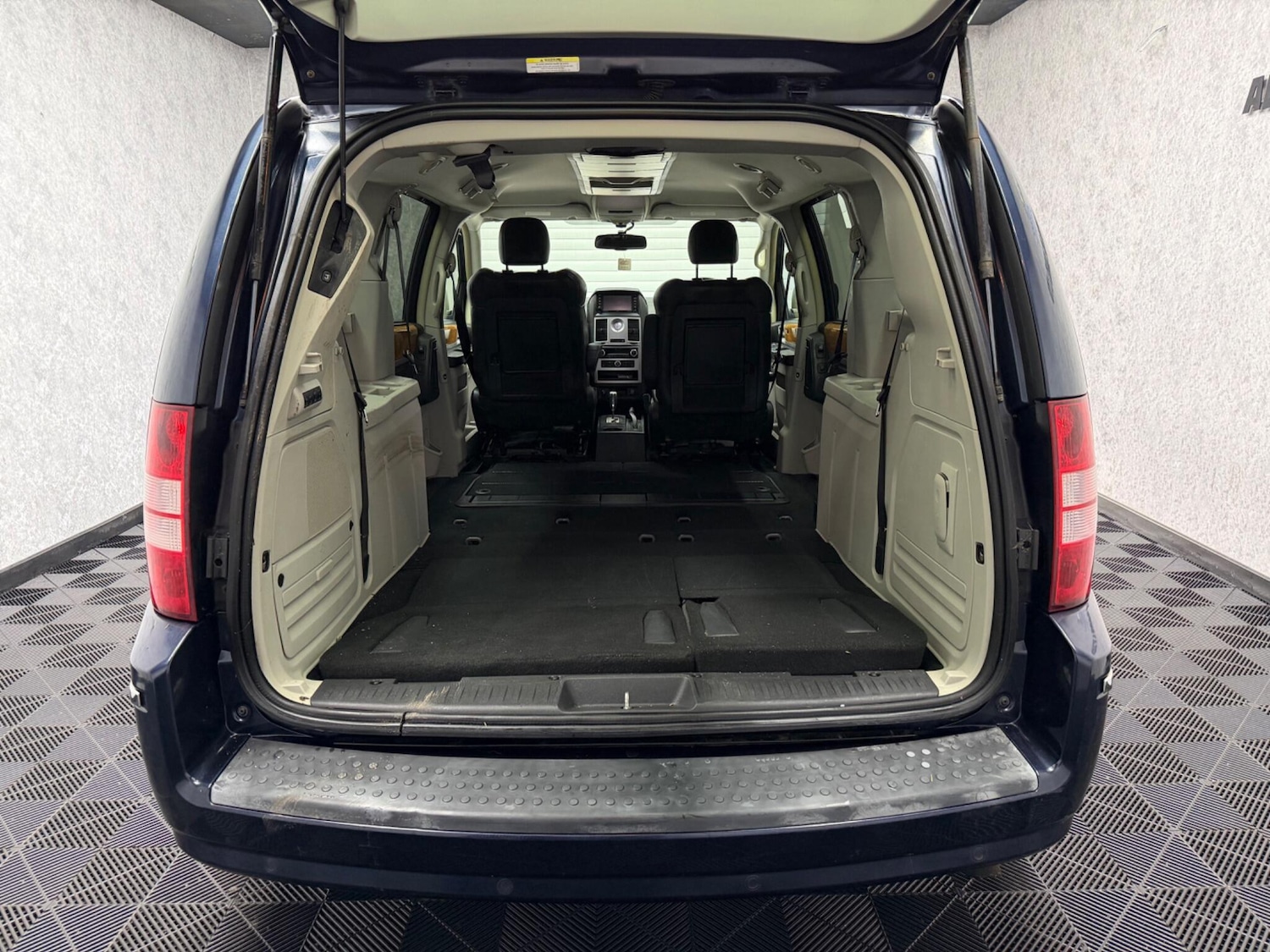 Used Chrysler Grand Voyager 2009 for sale - 77230626: Photo 31