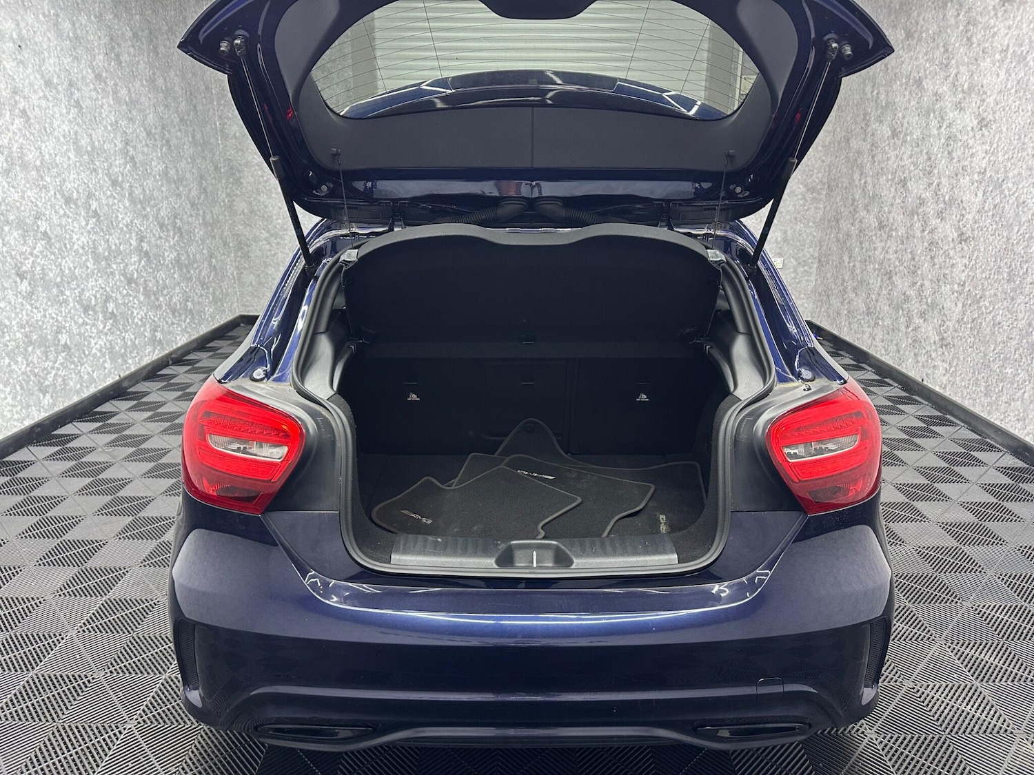 Used Mercedes-Benz A-Class for sale - 77824207: Photo 32