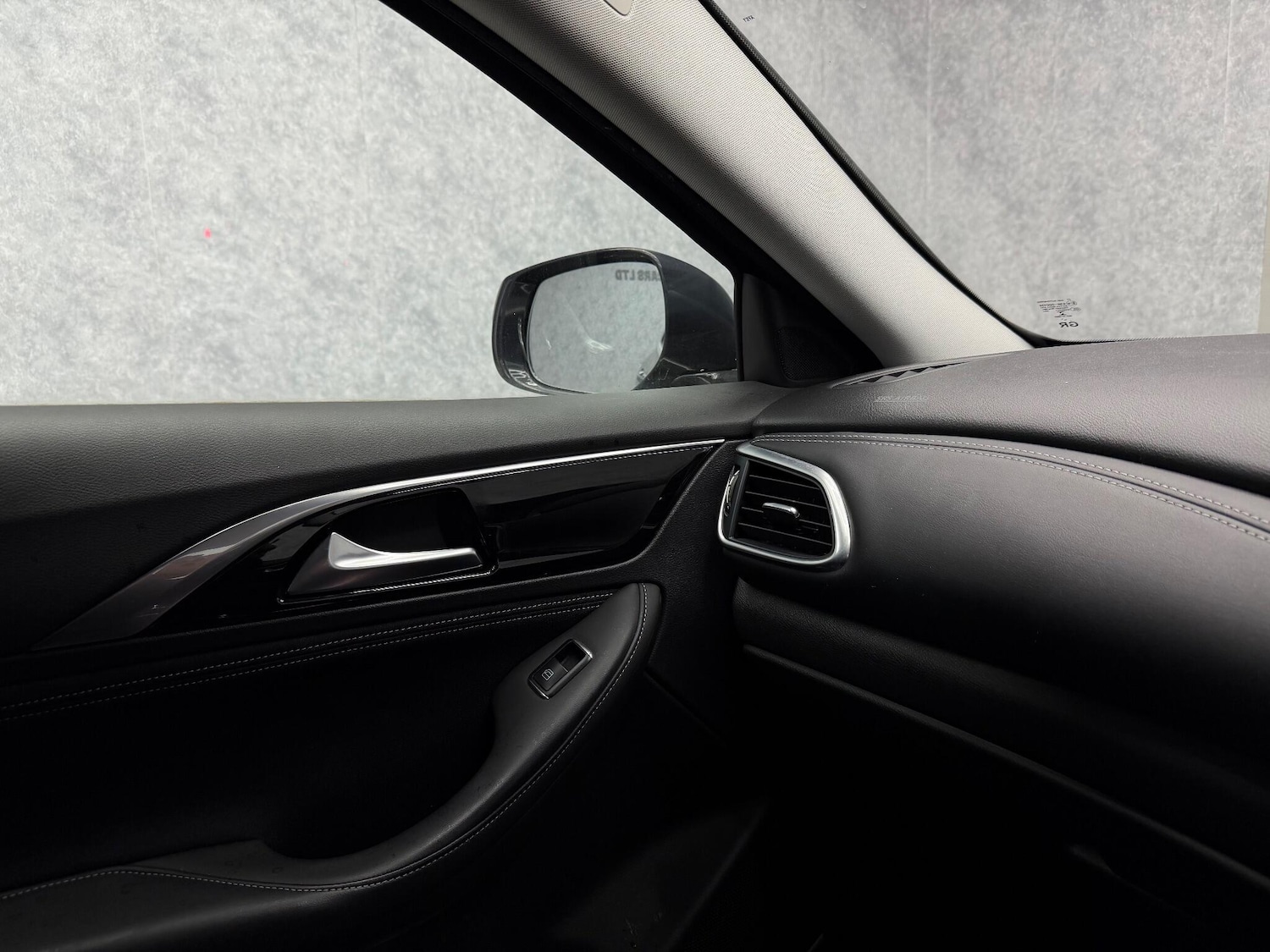 Used Infiniti QX30 2018 for sale - 78058957: Photo 14