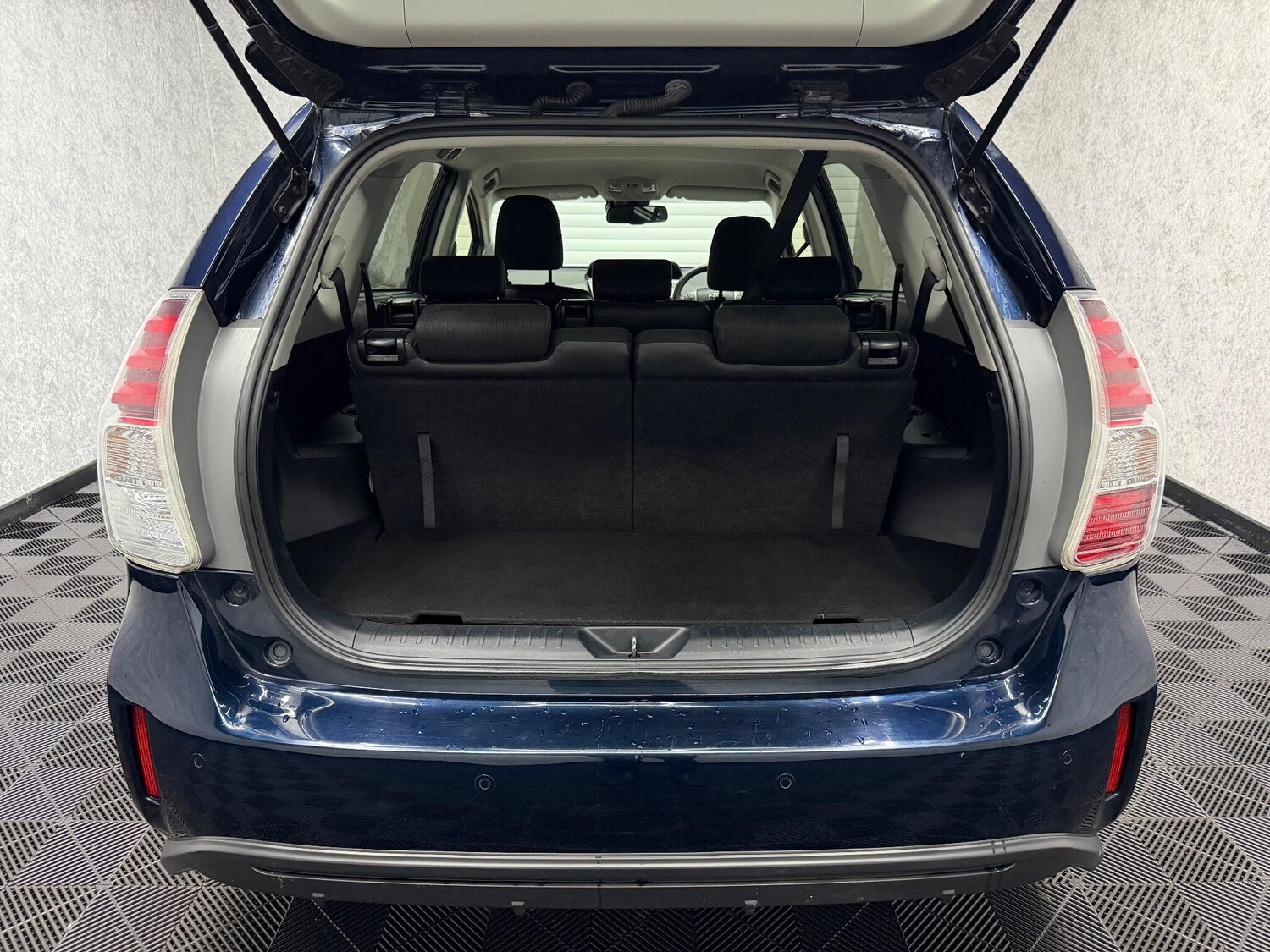 Used Toyota Prius+ 2019 for sale - 78058396: Photo 24