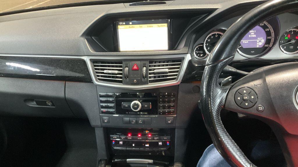 Used Mercedes-Benz E Class 2010 for sale - 77400396: Photo 4