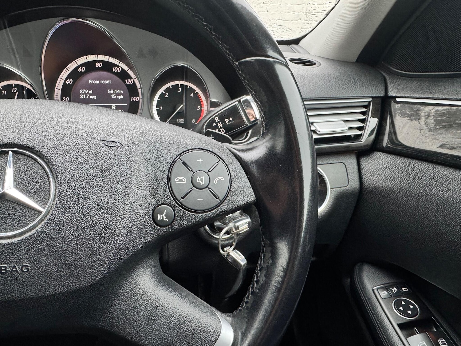 Used Mercedes-Benz E Class 2011 for sale - 76855930: Photo 12