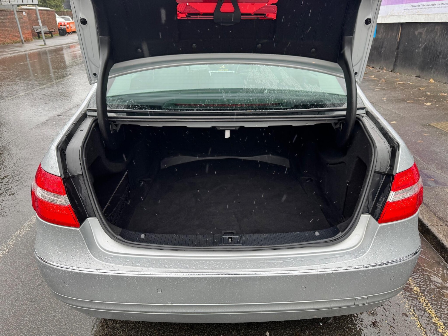 Used Mercedes-Benz E Class 2011 for sale - 76855930: Photo 17