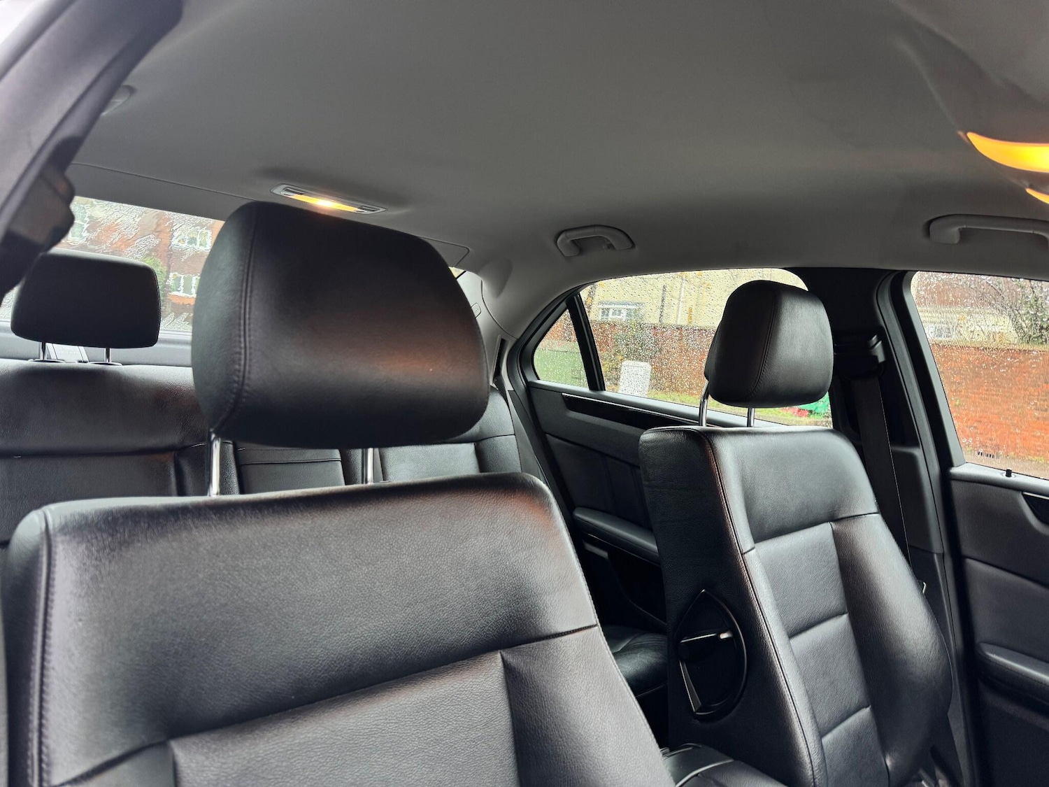 Used Mercedes-Benz E Class 2011 for sale - 76855930: Photo 3