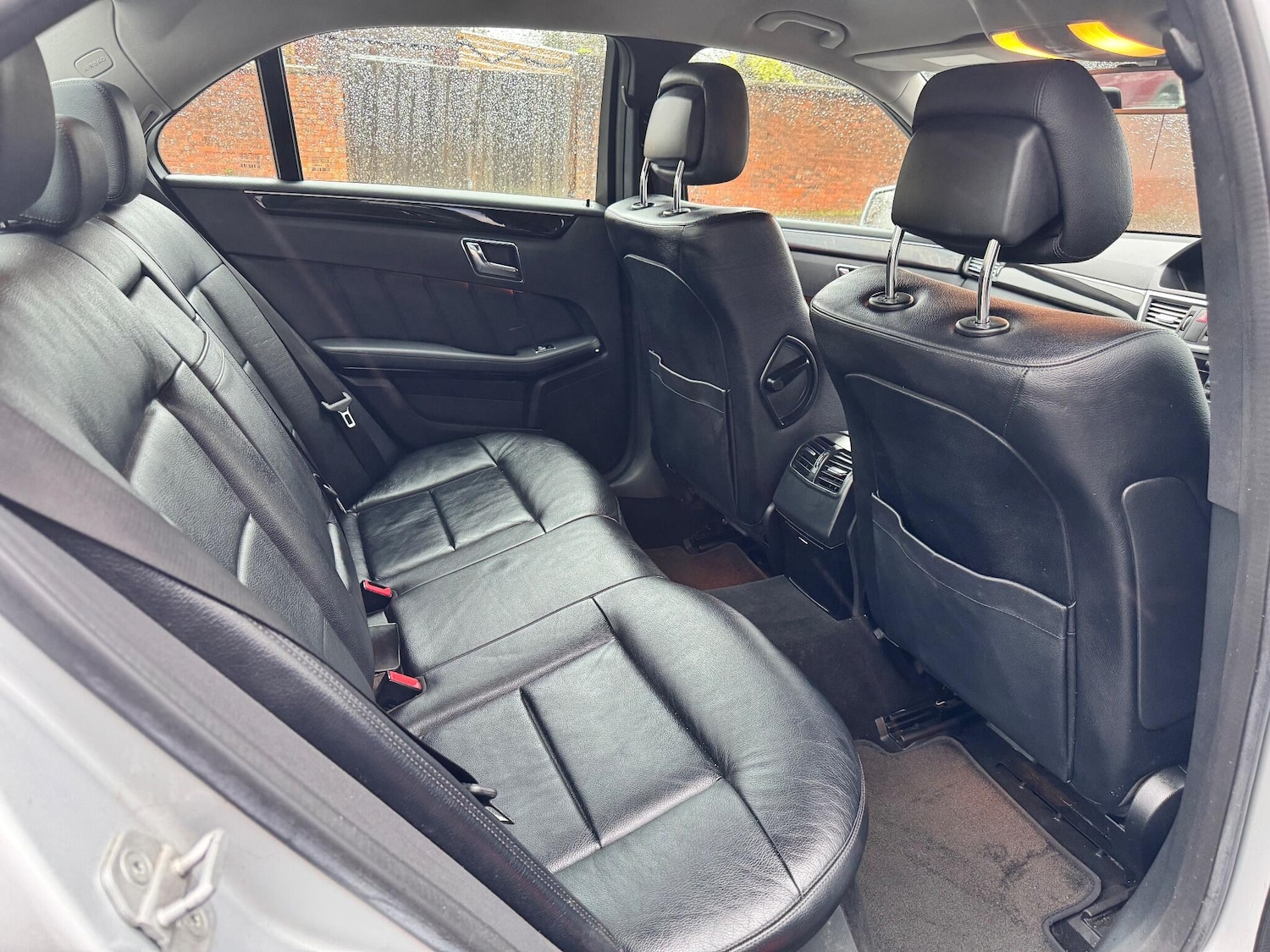 Used Mercedes-Benz E Class 2011 for sale - 76855930: Photo 5