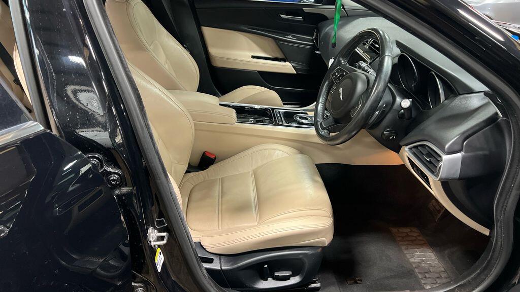 Used Jaguar XE 2015 for sale - 76472461: Photo 2