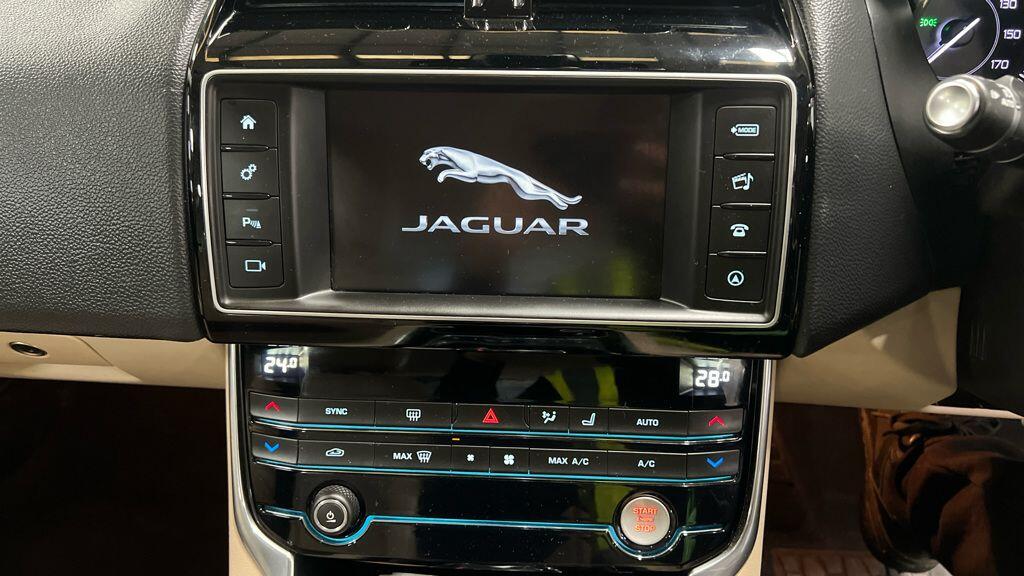 Used Jaguar XE 2015 for sale - 76472461: Photo 5