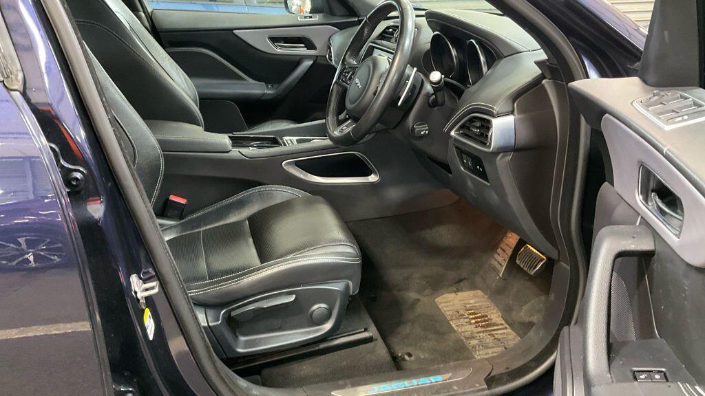 Used Jaguar F-Pace 2019 for sale - 77229396: Photo 2
