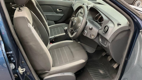 Used Dacia Sandero Stepway 2018 for sale - 76199840: Photo 2