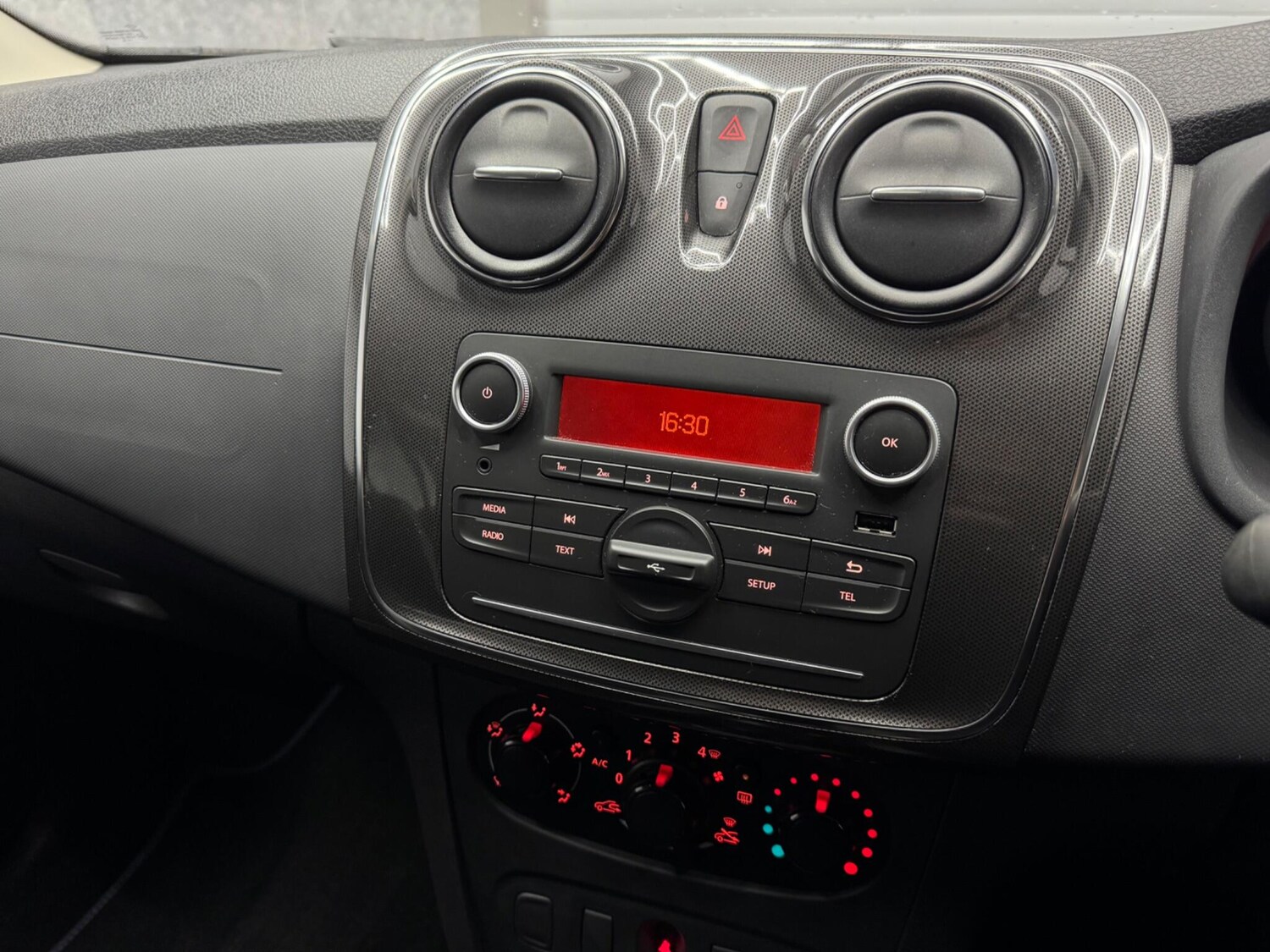 Used Dacia Sandero Stepway 2018 for sale - 76199840: Photo 9