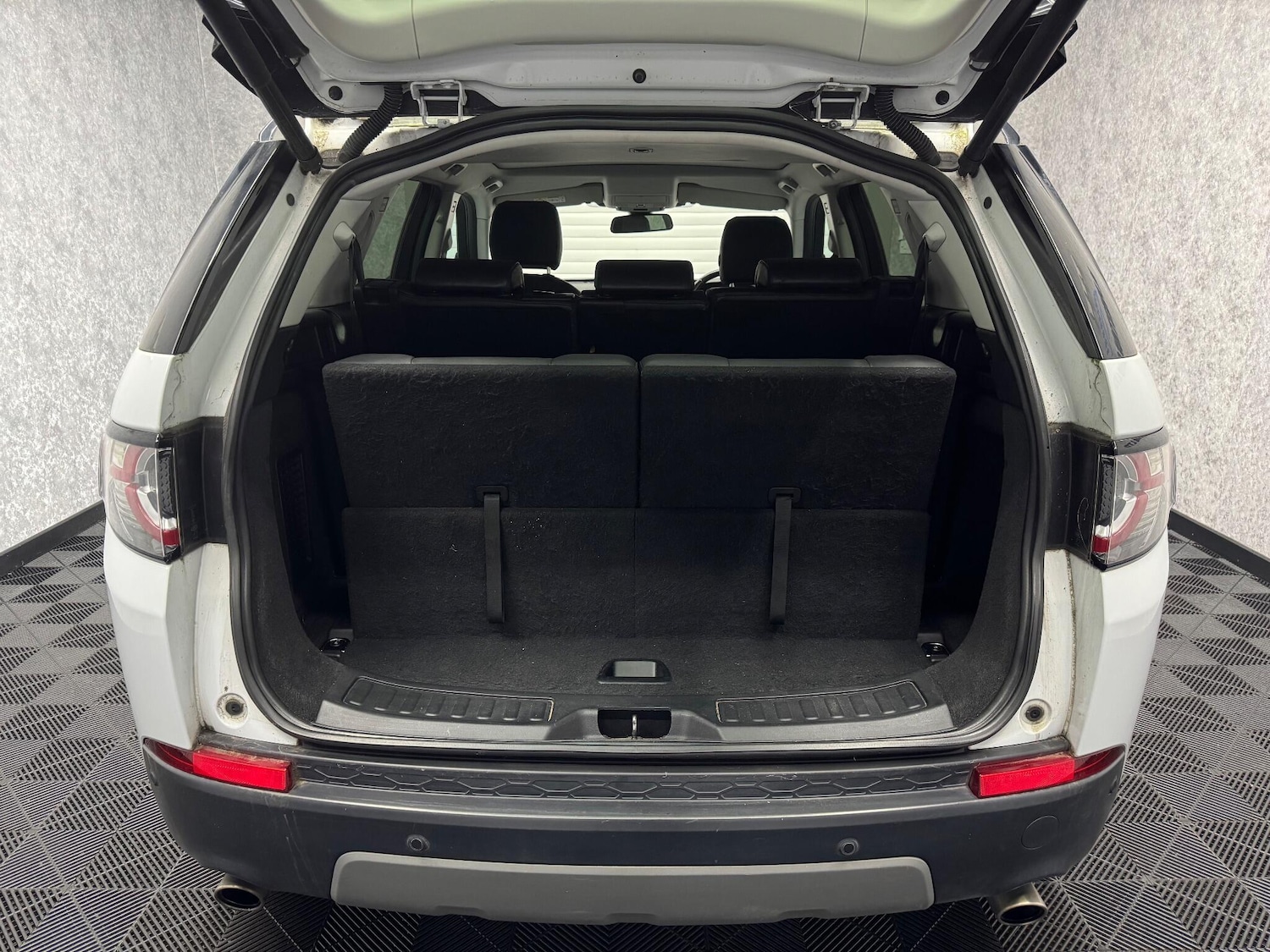 Used Land Rover Discovery Sport 2017 for sale - 76645472: Photo 31