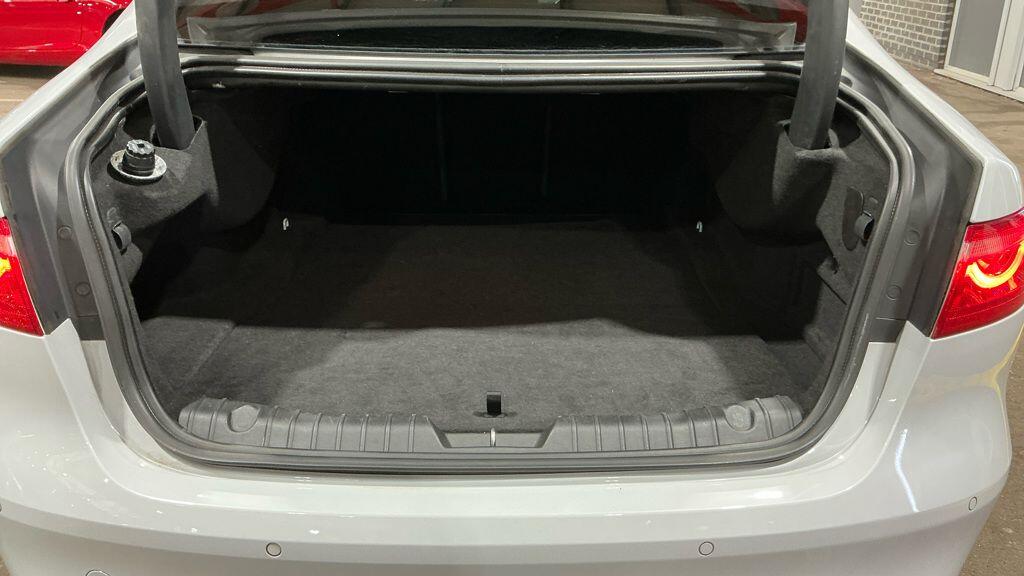 Used Jaguar XF 2017 for sale - 76446627: Photo 11