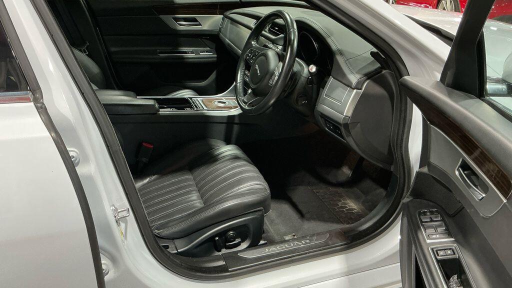 Used Jaguar XF 2017 for sale - 76446627: Photo 2